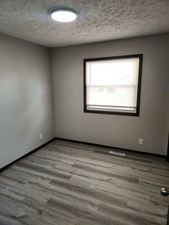 Building Photo - Millard 3/2/1 newly remodeled