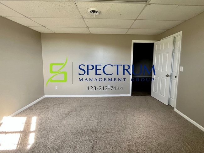 Building Photo - Now accepting applications - Large 4 bedroom 2 bath single family home Dandridge, TN