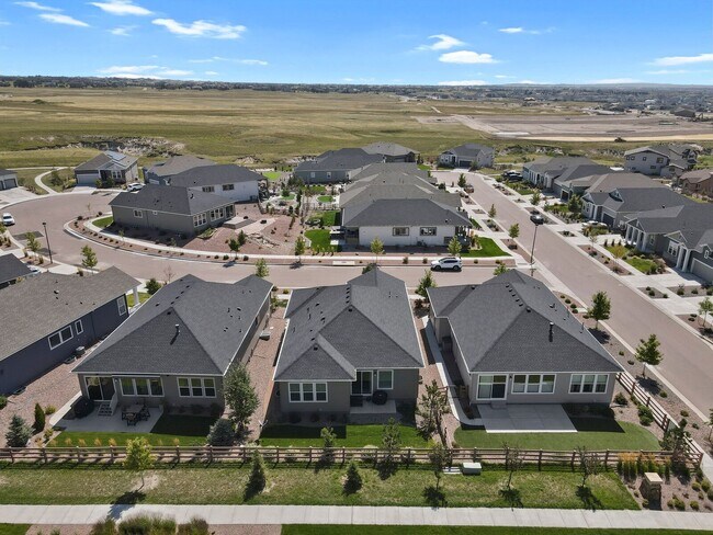 Building Photo - Single Family w/ Elegance