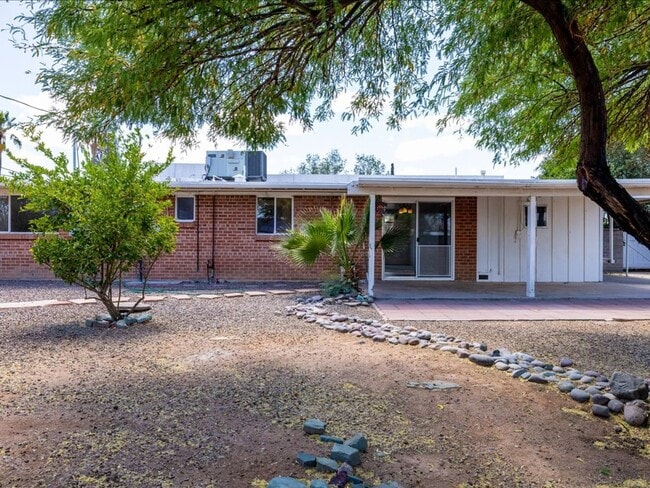 Building Photo - 6641 E Calle Herculo