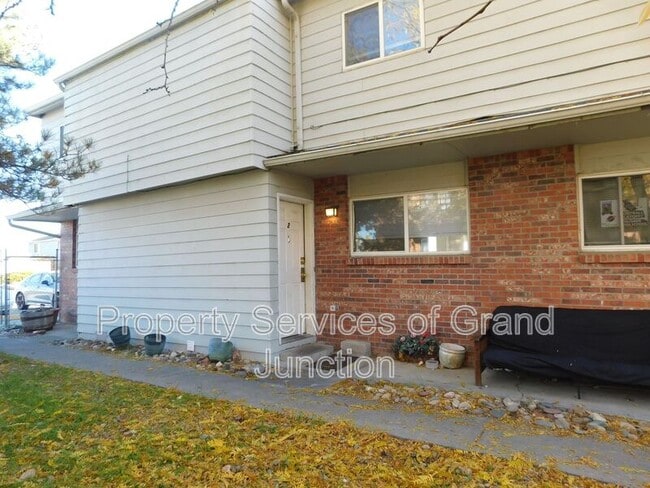 Building Photo - 553 Garfield Dr