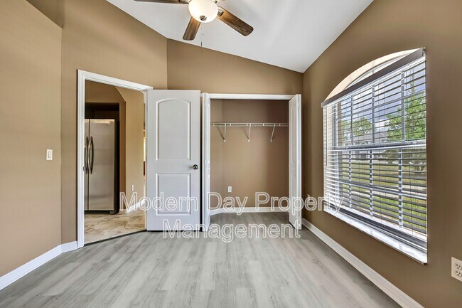 Building Photo - 12320 Papercraft Ave