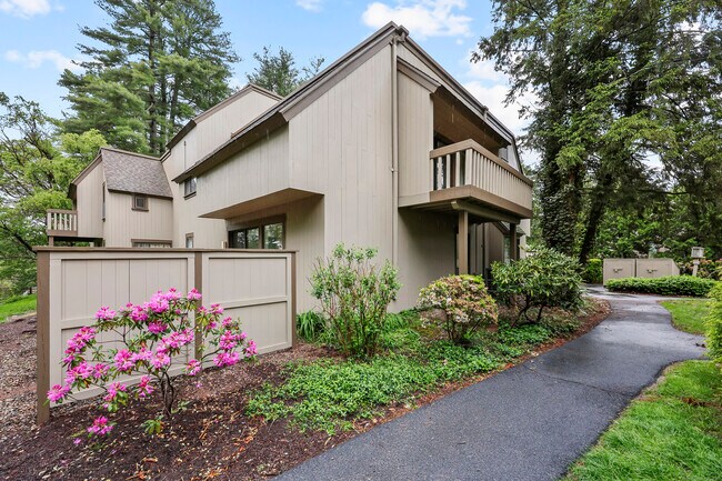 Primary Photo - 46 Mallard Dr