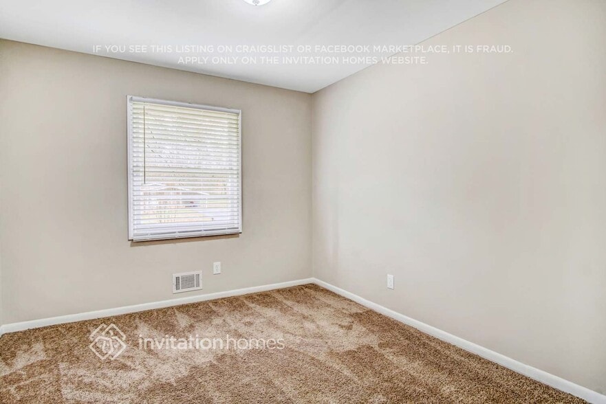 Building Photo - 2407 Cresta Dr