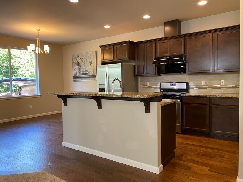 Building Photo - 2230 Hidden Creek Ct