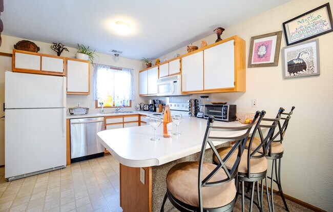 Building Photo - 3797 Vale Dr