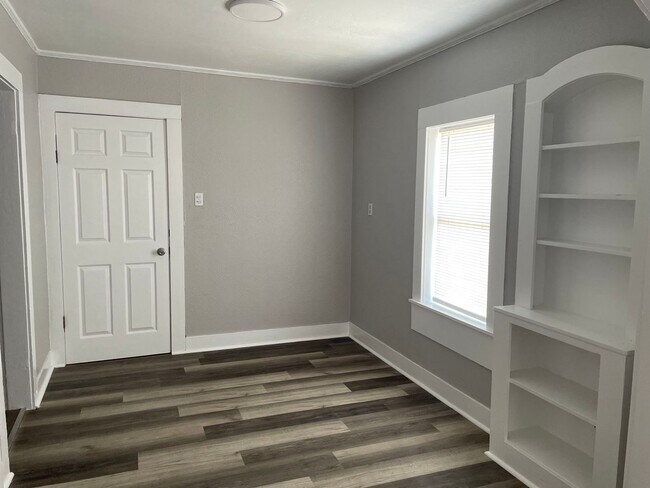 Building Photo - 1309 5th St