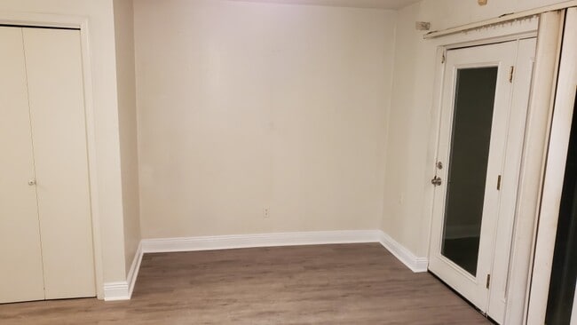 Building Photo - 311 Meadows Dr