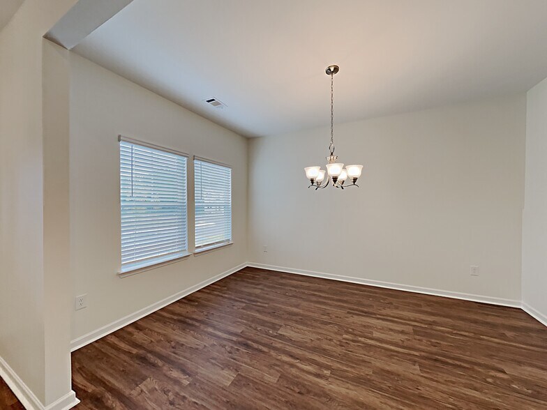 Building Photo - 249 Camp dr