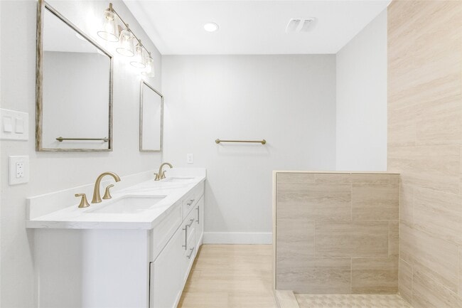 Building Photo - 312 Maple Ave