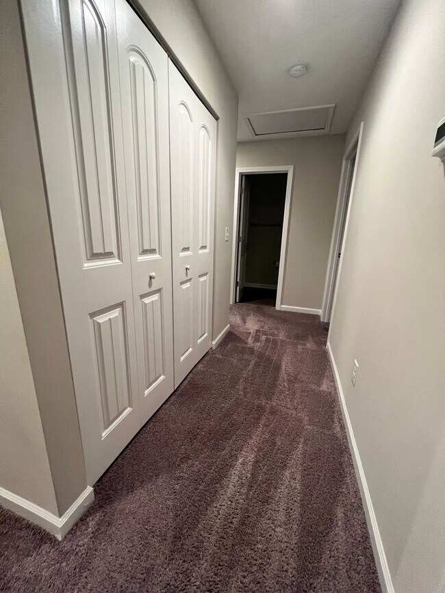Building Photo - 3 Bedroom/2.5 Bath Townhome in Lakeview Commons