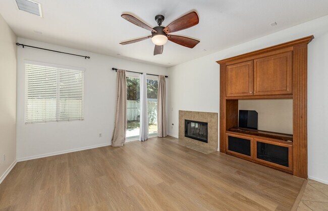 Building Photo - Spacious 3-bedroom with a Loft in Mission ...