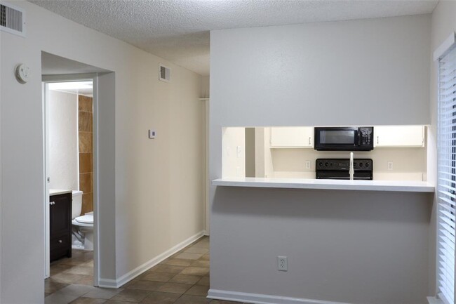 Building Photo - 6601 Sands Point Dr