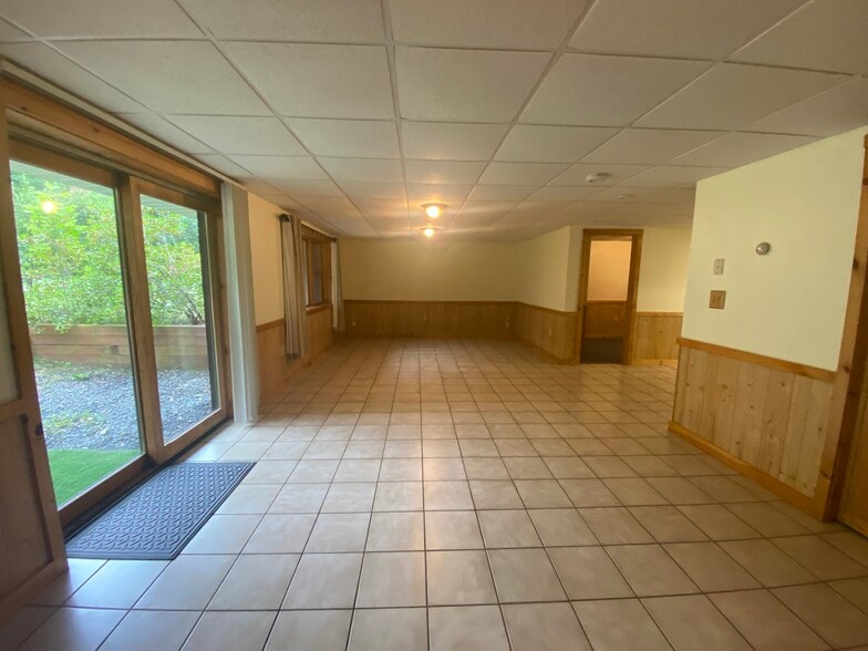 Building Photo - 2233 Middle Rd