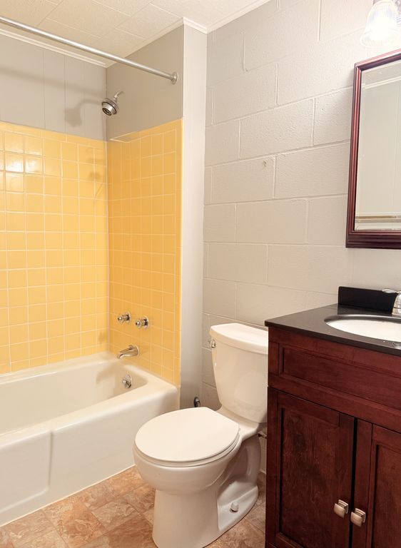 Building Photo - 814 Ski Tow Rd