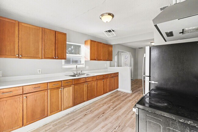 Building Photo - Beautiful 2 Bedroom 1 Bathroom house in Kansas City!