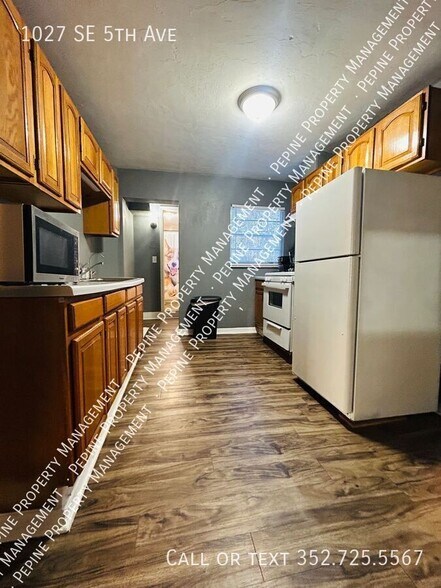 Building Photo - 1027 SE 5th Ave