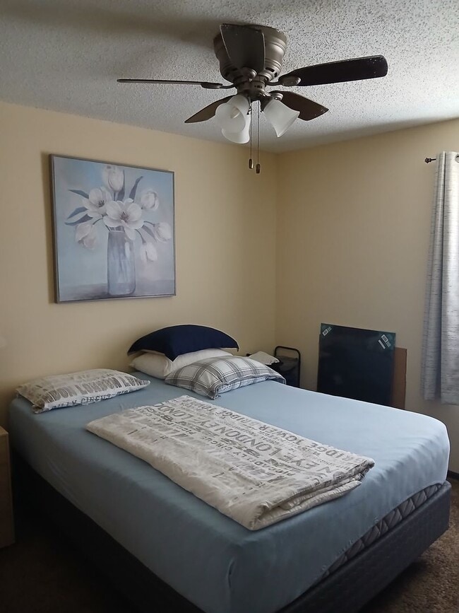 Building Photo - Sublease Available Beginning December 1st