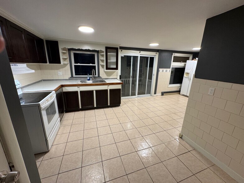 Building Photo - 115 Vermont St