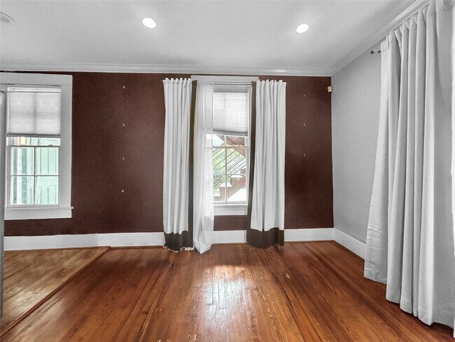 Building Photo - 1310 Anita St