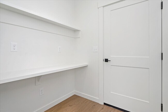 Building Photo - 310 N 18th St