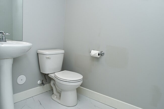 Building Photo - 2032 N 350 E