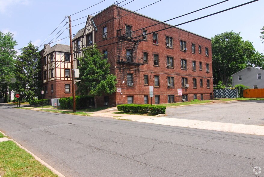 1 Murray Hill Ter - Bergenfield New Jersey