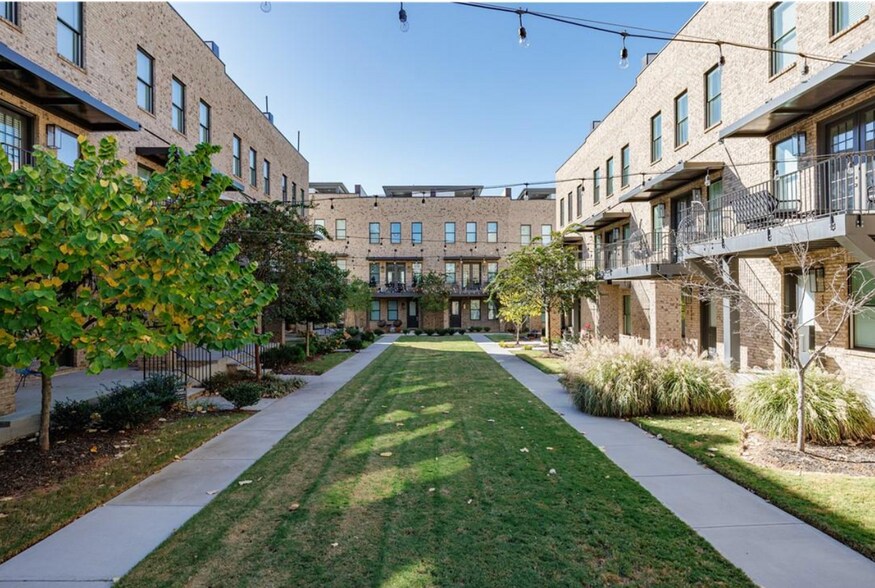 Building Photo - 1032 Robert Smalls Wy