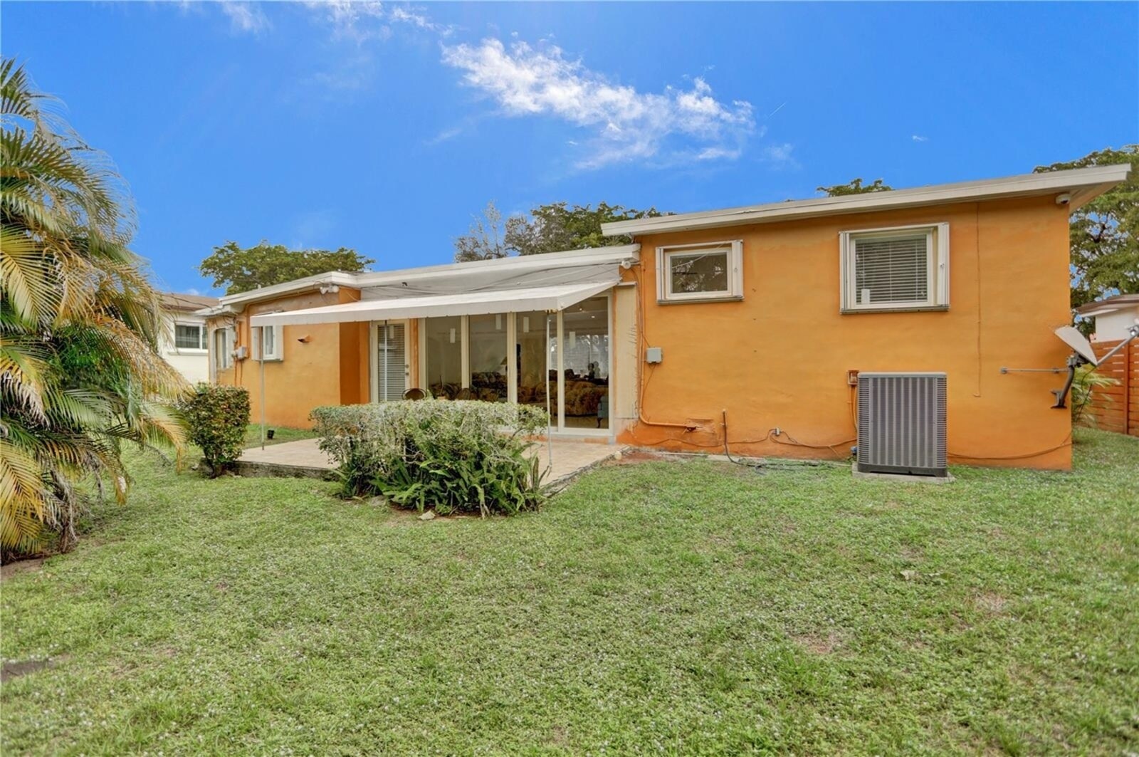 Building Photo - 12140 NE Miami Ct