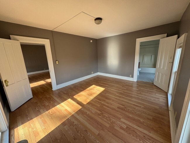 Interior Photo - 16 Pearl St.