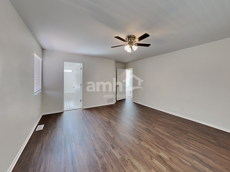 Building Photo - 1545 Gumwood Dr