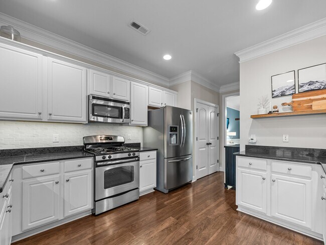 Building Photo - 154 Cornel Ln