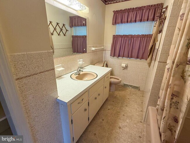 Building Photo - 25 Homestead Dr