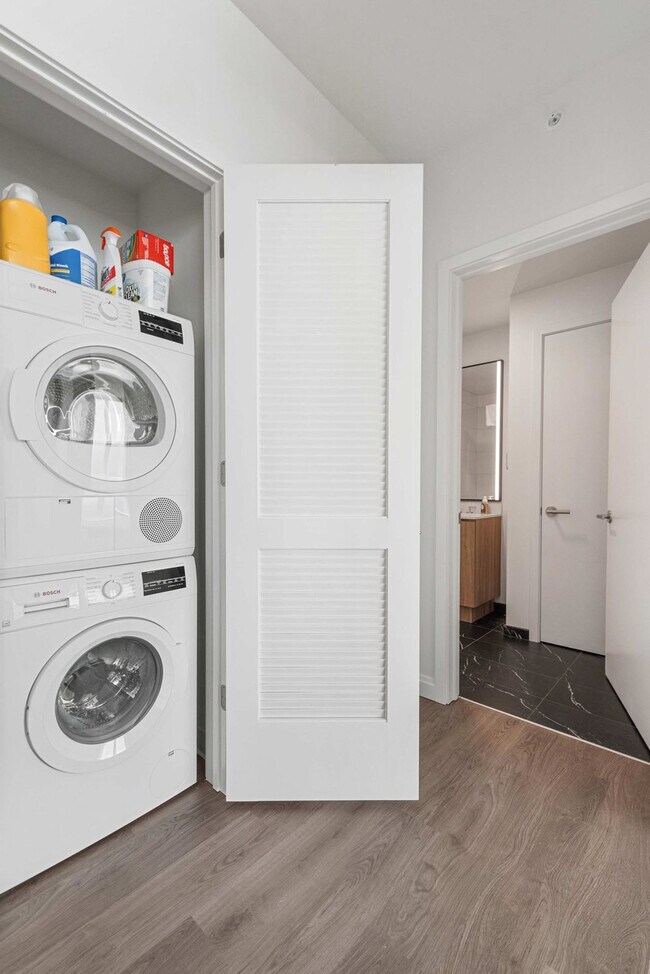 Building Photo - 1000 S Michigan Ave