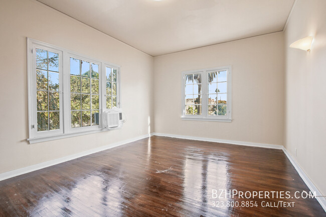 Building Photo - Gorgeous Newly Renovated 2Bed 2Bath With B...