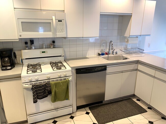 Building Photo - 45 Ayrault St