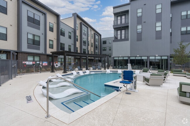 Building Photo - Global College Station