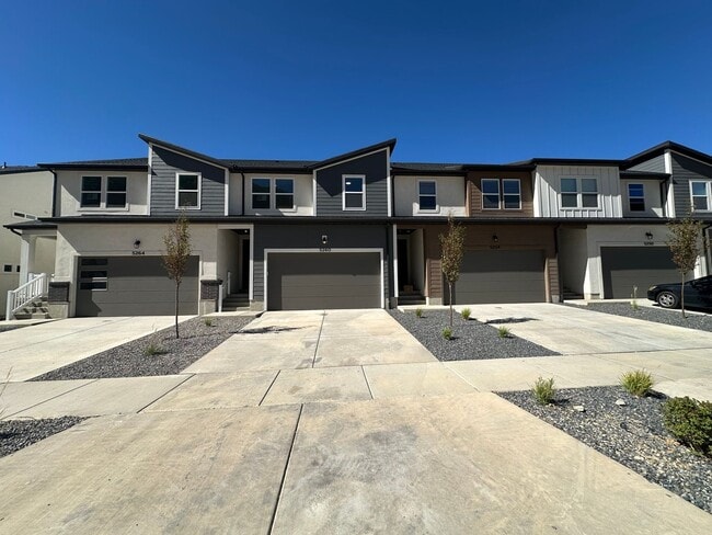 Building Photo - 5260 Acacia Dr