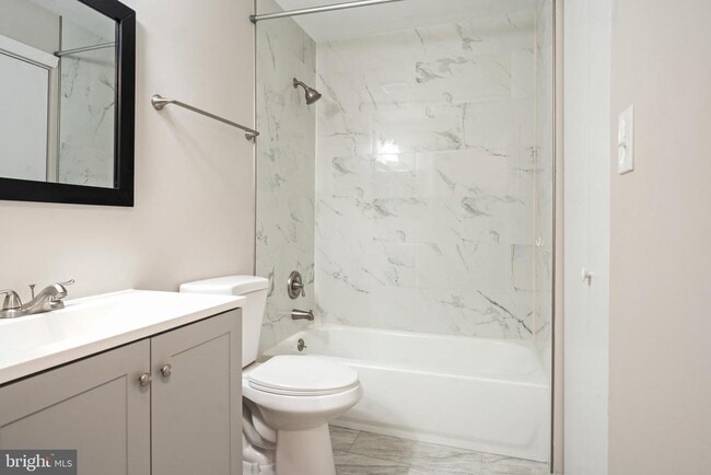 Building Photo - 607 Ravens Crest Dr