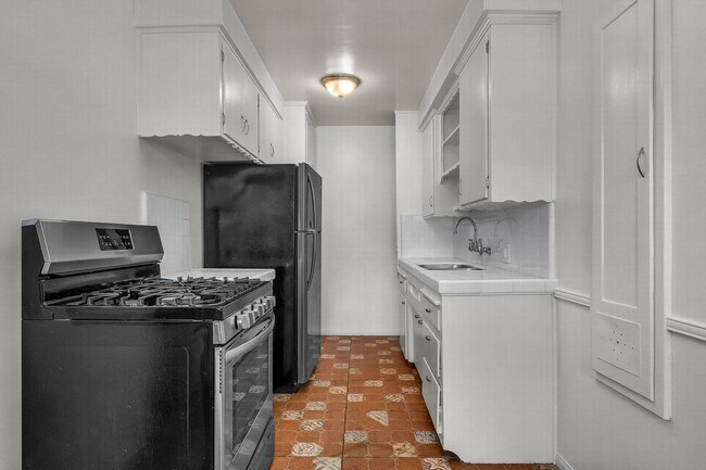 Building Photo - Charming 1+1 in Baldwin Hills