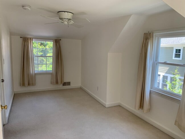 Building Photo - 9511 Singleton Dr