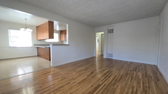 Building Photo - 4706 Vantage Ave