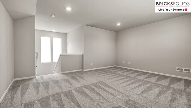 Building Photo - The Perfect Blend of Comfort & Convenience in Puyallup