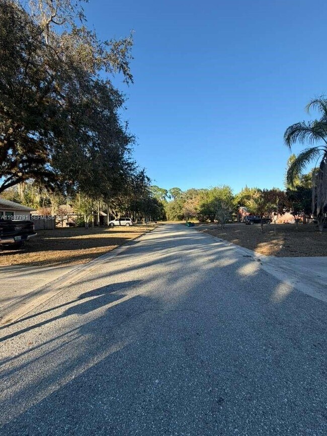 Building Photo - 4030 School Cir