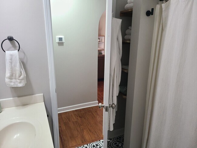 Building Photo - 3 Bedroom, 2 bath home located in The Land...