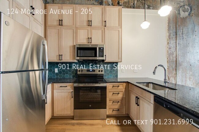 Building Photo - 124 Monroe Ave