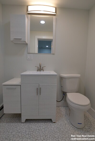 Building Photo - 15 Avalon St