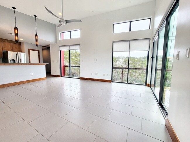 Building Photo - 325 Southwind Rd