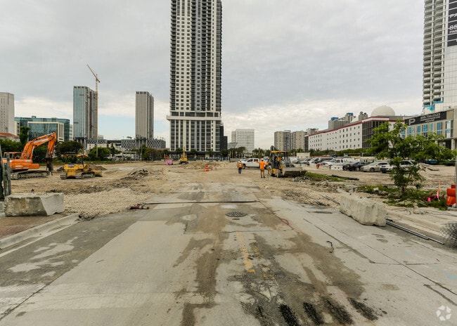Building Photo - BEZEL MIAMI WORLDCENTER