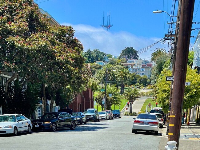 Building Photo - 1BR/1BA Garden Apartment! Laundry! Storage...